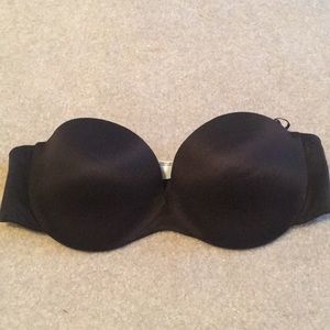 Black strapless bra